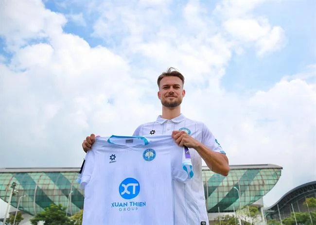 Biểu tượng ứng dụng hm88 trên màn hình chính và giao diện đăng nhập